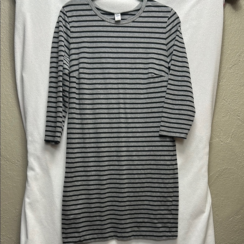 Old Navy Black and Gray Raglan 3/4 Sleeve Sheath Dress